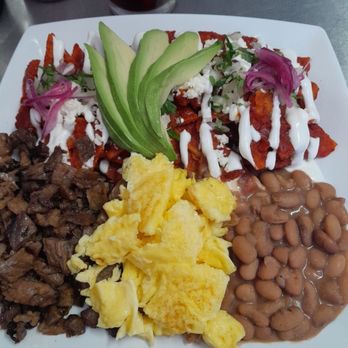 Bubu's Restaurant - Chilaquiles rojos con huevo y carne asada. - Mexican Near Me - Long Beach, California