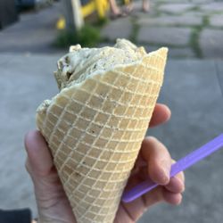 Louie's Ice Cream Shop - Louise double scoop