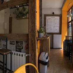 Bystro Hot Dog & Burger - Indoor area