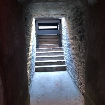 Tommy's New York - Stairs to tomb - Walking Tours Near Me - New York, New York Tommy's New York - Stairs to tomb - Walking Tours Near Me - New York, New York
