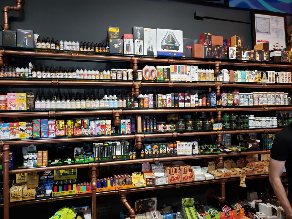 SMOKE STATION Updated August 2024 21 Photos & 16 Reviews 2627 N Kedzie Ave, Chicago