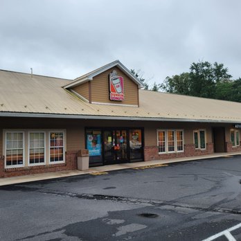 Dunkin' -  the outside of a dunkinkin donuts store - Coffee & Tea Near Me - Swiftwater, Pennsylvania