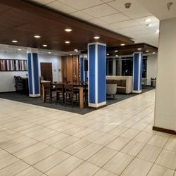 Holiday Inn Express & Suites - Kalamazoo West - Lobby at Holiday Inn Express & Suites Kalamazoo West