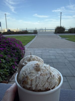 Lolly's Creamery by null