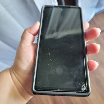 One Stop Cellular - my sibling's galaxy s20fe. the screen was cracked in the bottom right corner and the display would not turn on at all. - Mobile Phone Repair Near Me - La Habra, California One Stop Cellular - my sibling's galaxy s20fe. the screen was cracked in the bottom right corner and the display would not turn on at all. - Mobile Phone Repair Near Me - La Habra, California