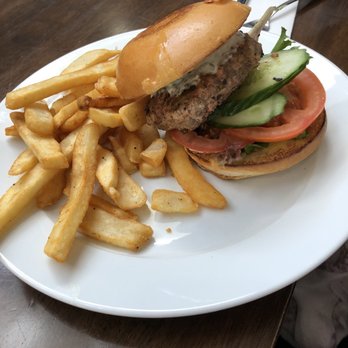 Newmarket Hotel - Lamb burger - Beer, Wine & Spirits Near Me - Albury, NSW