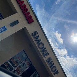 Pipe It Up - Smoke shop