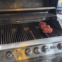 BBQ Doctor Tim Griffin - Grilling meat on newly refurbished bbq.