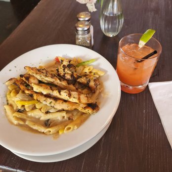 Flamingobaby Kitchen - Alfredo pasta w. Chicken + Rum Punch - Caribbean Near Me - Brooklyn, New York Flamingobaby Kitchen - Alfredo pasta w. Chicken + Rum Punch - Caribbean Near Me - Brooklyn, New York