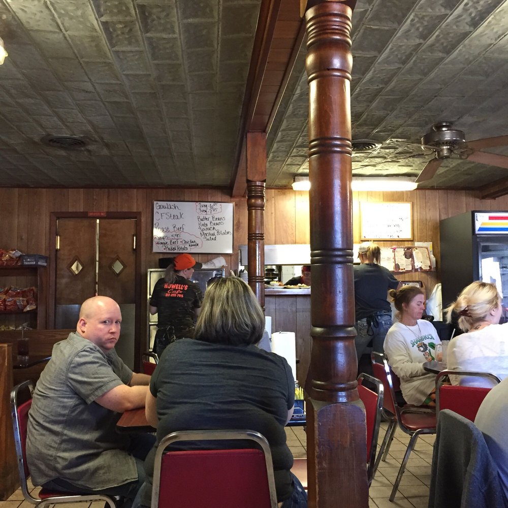 Howell's Western Cafe - American Near Me - Springtown, Texas