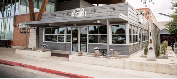 Main Streat Food Hall By H-E-B by null