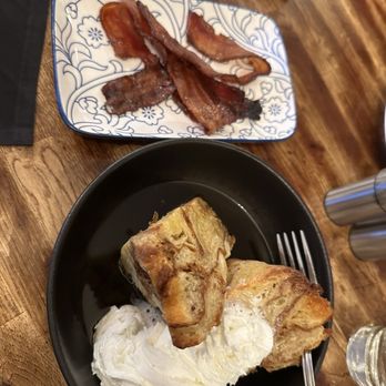 Spoonline Bistro - Croissant French toast with a side of bacon - Wine Bars Near Me - Girdwood, Alaska