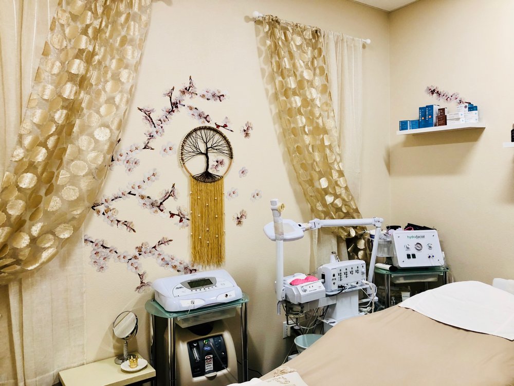 Esthetic Beauty Logo