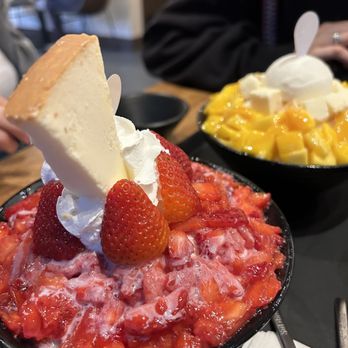 Sulbing - Strawberry bowl - Desserts Near Me - Santa Clara, California Sulbing - Strawberry bowl - Desserts Near Me - Santa Clara, California