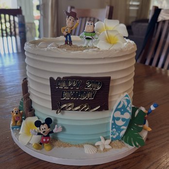 Oahu Bakes & Brew - It looked VERY sloppy in real life, but hey, photographs well! - Custom Cakes Near Me - Kapolei, Hawaii