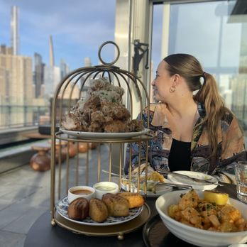Hudson VU - fried chicken and cornbread - Lounges Near Me - New York, New York