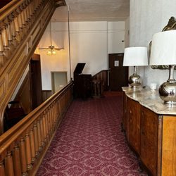Decker Hotel & Restaurant