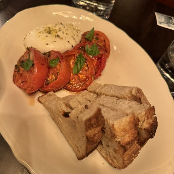 Gilt Bar - Burrata, Roasted Tomatoes, Gremolata - New American Near Me - Chicago, Illinois