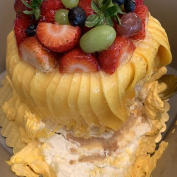 Diamond Bakery - Cake fell apart within a couple Min. They don't set it correctly. - Bakeries Near Me - Monterey Park, California