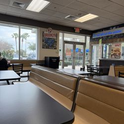 Brooklyn Water Bagel - Vero Beach - Seating
