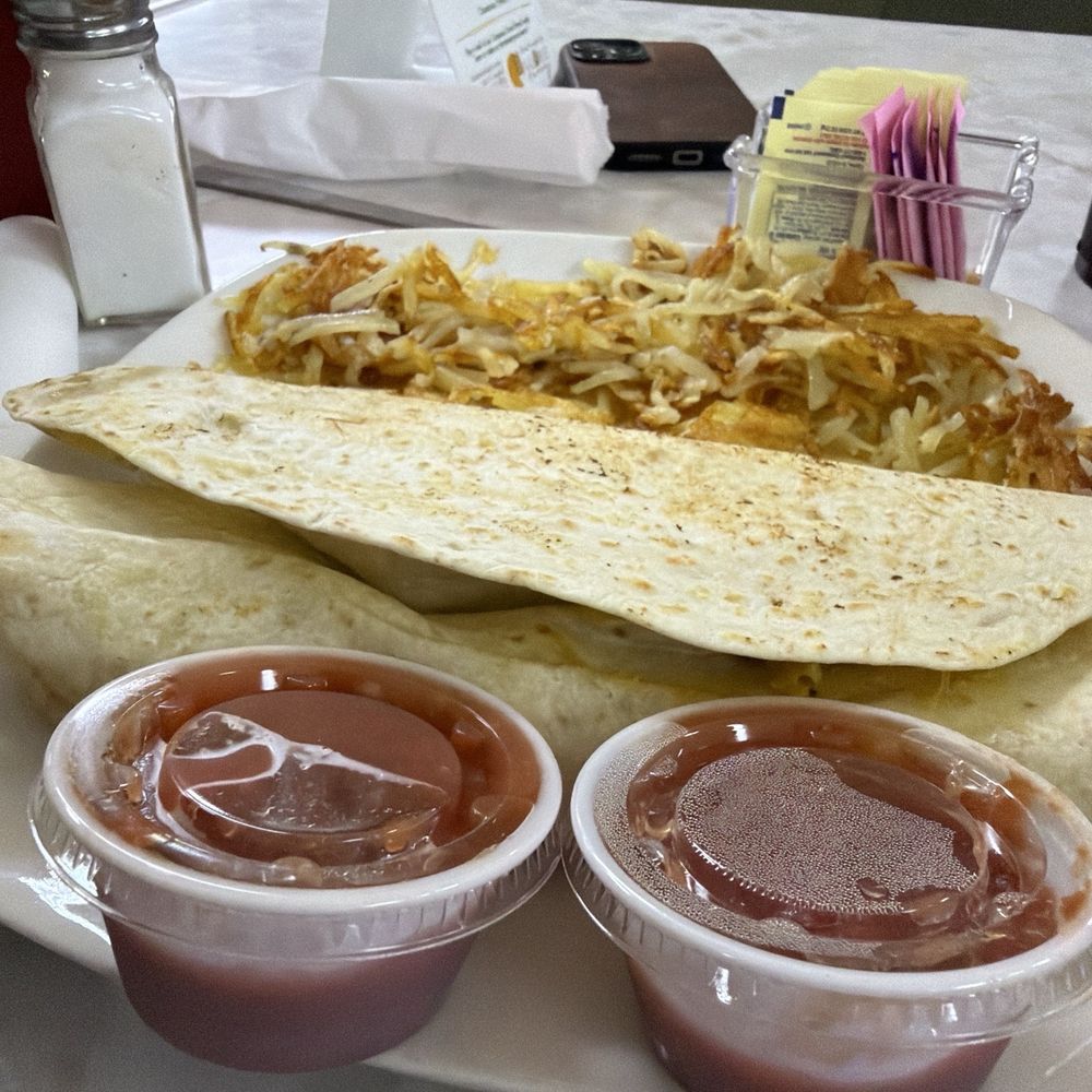 I-44 Hoods Motel - Breakfast burrito and hash brown - Hotels Near Me - Bois D Arc, Missouri
