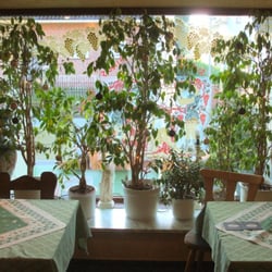 Taverne Mykonos - Großer Speiseraum zum Fenster - Foto: Marco Bockelmann