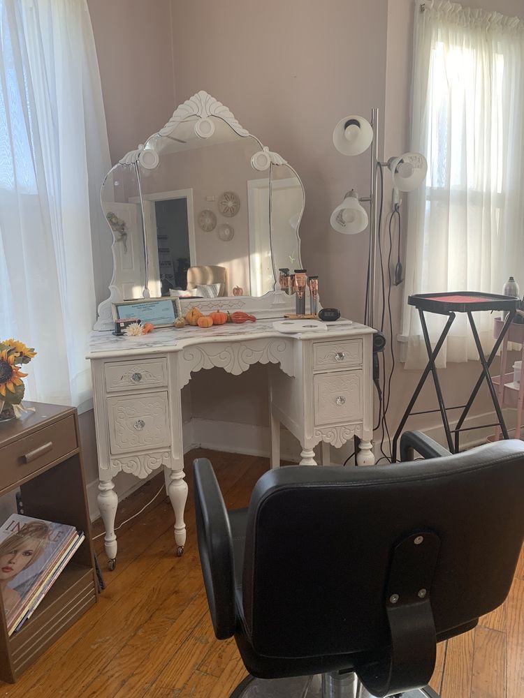 Curls & Co. Salon Logo