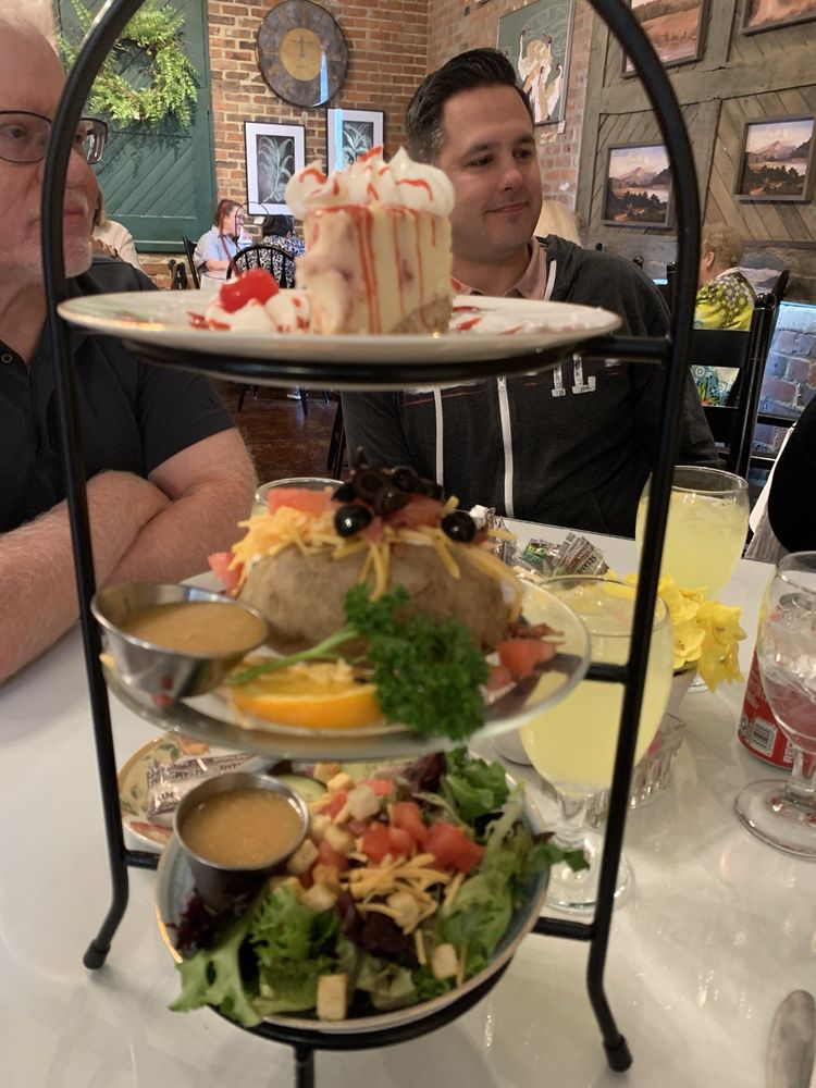 TEA ROOM AT THE DEPOT Updated September 2024 16 Reviews 301 N