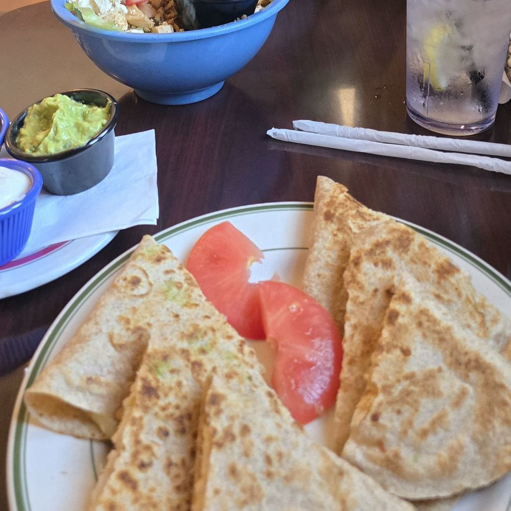 Rutabegorz - Ghost pepper quesadilla and garlic chicken salad - Bars Near Me - Fullerton, California Rutabegorz - Ghost pepper quesadilla and garlic chicken salad - Bars Near Me - Fullerton, California