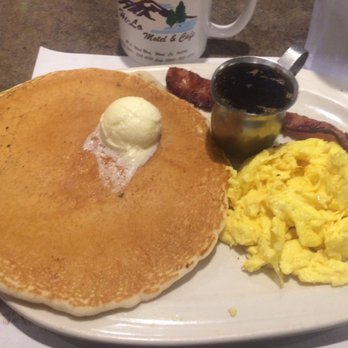 Hi-Lo Cafe - Pancakes and eggs with bacon (small size) - American Near Me - Weed, California