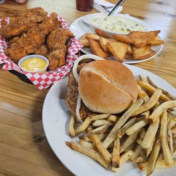 STIX on 36 - Dinner, Chicken Tenders, Sandwich and Fries - Pool Halls Near Me - Decatur, Illinois