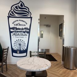MilkShake Factory South Forsyth - Dining area
