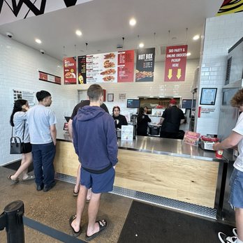 Dave's Hot Chicken - Chicken Shop Near Me - Minnetonka, Minnesota