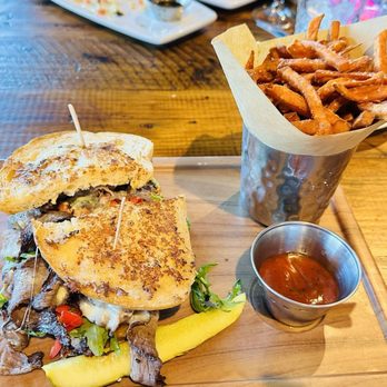 Finney's Crafthouse - Stevenson Ranch - New American Near Me - Stevenson Ranch, California