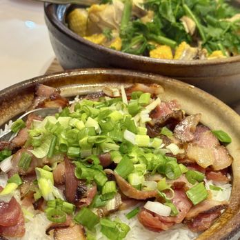 Zhe Zhe Pot - Preserved Meat Clay Pot Rice (front), Shallot & Sand Ginger Chicken Clay Pot (back) - Noodles Near Me - Brooklyn, New York Zhe Zhe Pot - Preserved Meat Clay Pot Rice (front), Shallot & Sand Ginger Chicken Clay Pot (back) - Noodles Near Me - Brooklyn, New York