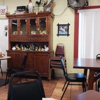 Granny's Kitchen - Rooster Chicken decor - Mexican Near Me - Ajo, Arizona Granny's Kitchen - Rooster Chicken decor - Mexican Near Me - Ajo, Arizona
