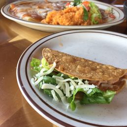 Enchilada De Queso Y Taco Dorado De Guacamole / Cheese Enchilada & Hard Shell Guac Taco