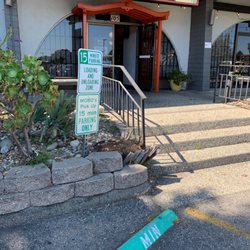 Convenient pick up parking spot