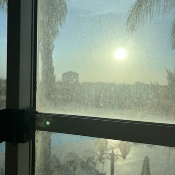 DoubleTree by Hilton Hotel Modesto - Dirty windows disappointing no view - Hotels Near Me - Modesto, California