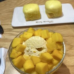 A1 Special Mango Juice Sago & Pomelo w. A1 Special Mango Juice Sago & Pomelo with Mango Ice Cream & S1. Mango Pancake