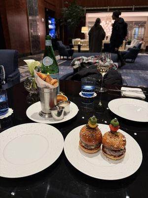 Peacock Alley by null