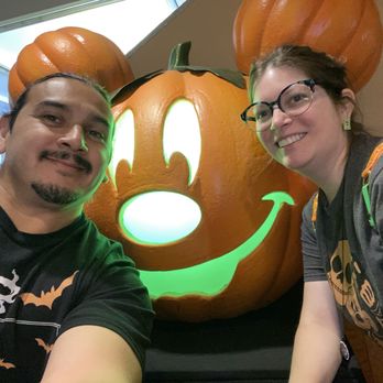 Goofy's Kitchen - American Near Me - Anaheim, California