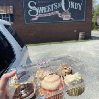 Sweets By Cindy - 2024 - Custom Cakes Near Me - Junction City, Kentucky