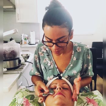 Mobile Spa - Guasha stone facial massages to improve skin metabolism, cellular function and lymph drainage - Estheticians Near Me Mobile Spa - Guasha stone facial massages to improve skin metabolism, cellular function and lymph drainage - Estheticians Near Me