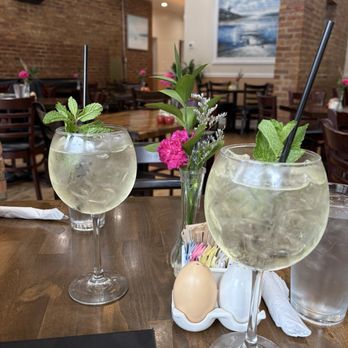 Breakfast House - Hugo Spritz - Breakfast & Brunch Near Me - Chicago, Illinois