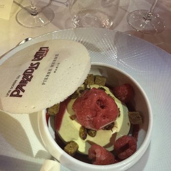 Paradis Latin - Berry dessert - Cabaret Near Me - Paris, 75 Paradis Latin - Berry dessert - Cabaret Near Me - Paris, 75