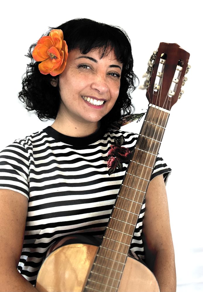 Mariela's Bilingual Music Time Logo