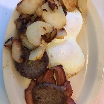 Dave's Diner - Two eggs with bacon and sausage - Diners Near Me - Fort Pierce, Florida