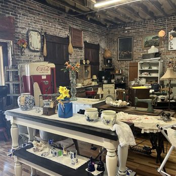 310 Peddlers - Inside store - Antiques Near Me - Greenville, Michigan