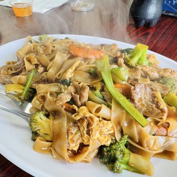 Chai Thai-Lao - Pad See Ew (steak) - Thai Near Me - Baton Rouge, Louisiana